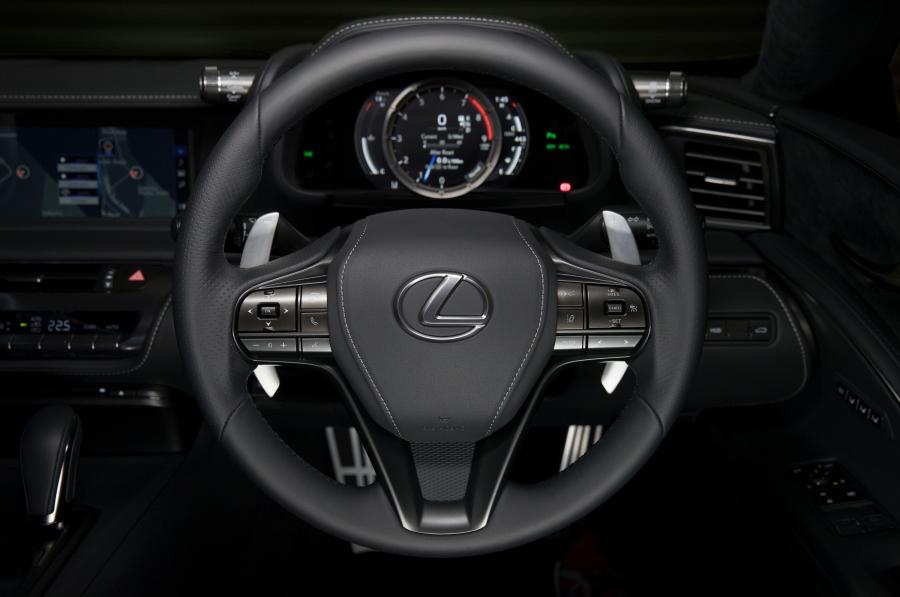 Панель приборов Lexus LC500 2017 года  (AU) (фото 9 из 10)